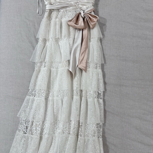 BCBGMaxAzria Dresses & Skirts - BCBG Elegant White Lace Tiered Dress